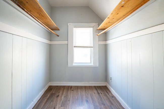 Building Photo - 540 Laurel Ave