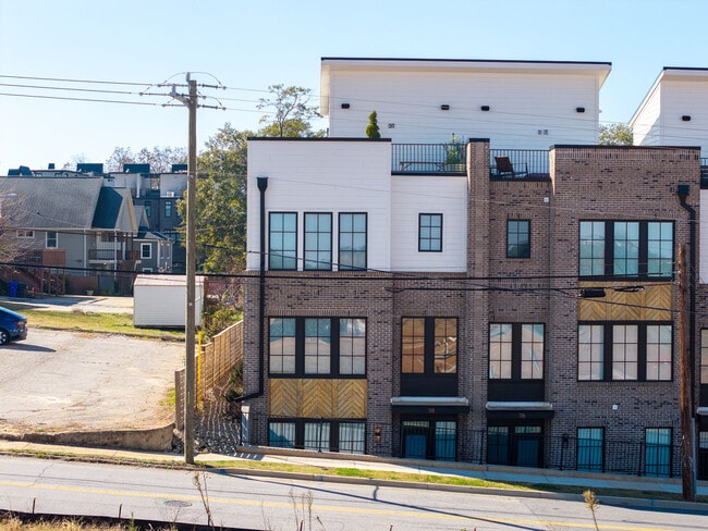 Building Photo - Bradshaw Commons