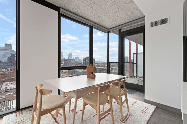 Building Photo - 1314 W Randolph St