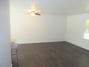 Building Photo - 1016 Caspan St