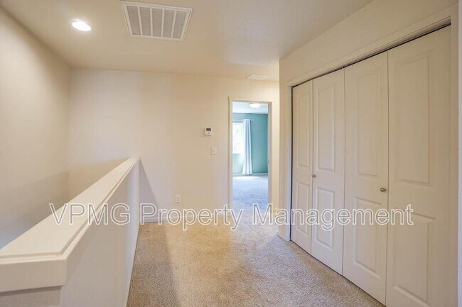 Building Photo - 2116 NE 115th Ct