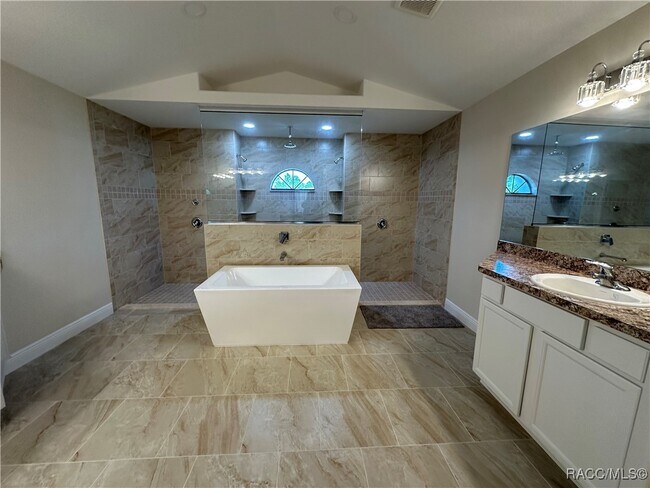 Building Photo - 5780 N Lena Dr