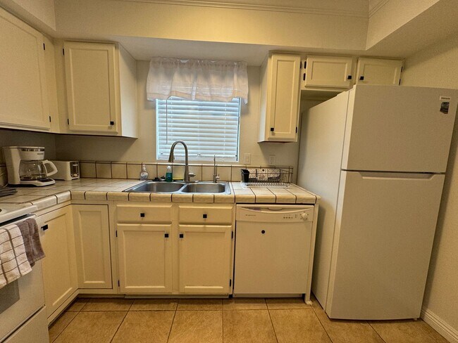 Building Photo - 2 BR Furnished Condo on the Colorado River with Utilities included