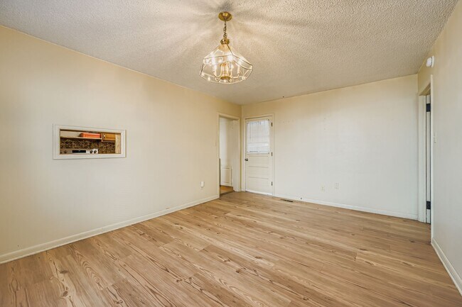 Building Photo - 515 W San Miguel St