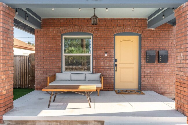 Building Photo - 1407 E McKinley St