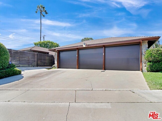 Building Photo - 6763 Radlock Ave