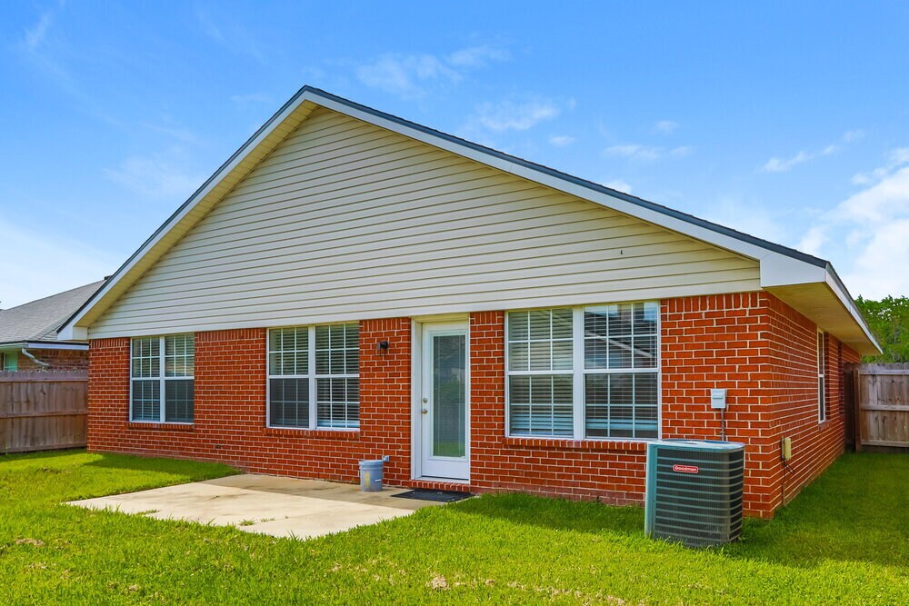 Building Photo - 1641 Sugarpine Drive