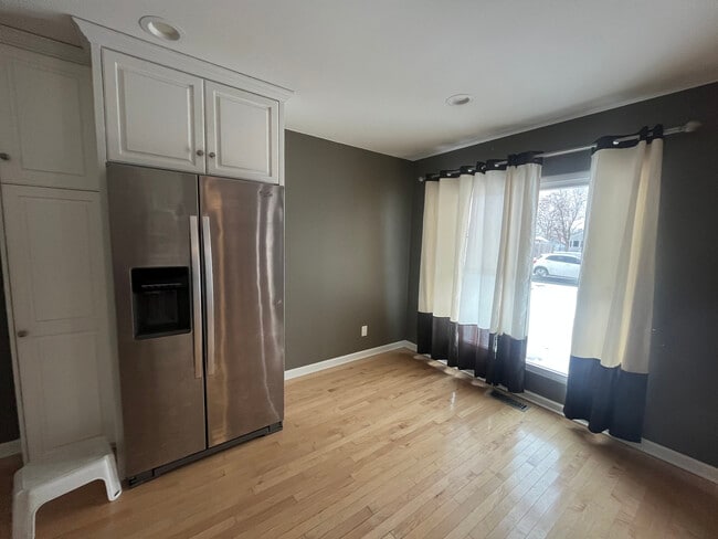 Building Photo - 229 S Dearborn Ave