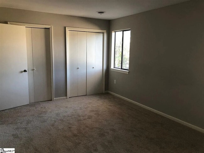 Building Photo - 100 Buttercup Way