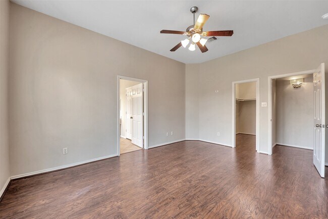 Building Photo - 871 Falling Springs Ln