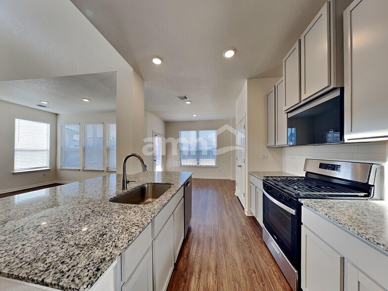 Building Photo - 175 Pebble Creek Run