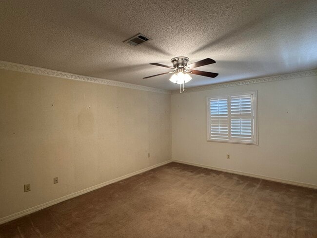 Building Photo - 806 Regatta Dr