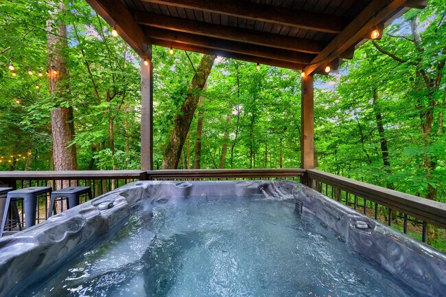 Building Photo - 47 White Pne Rd