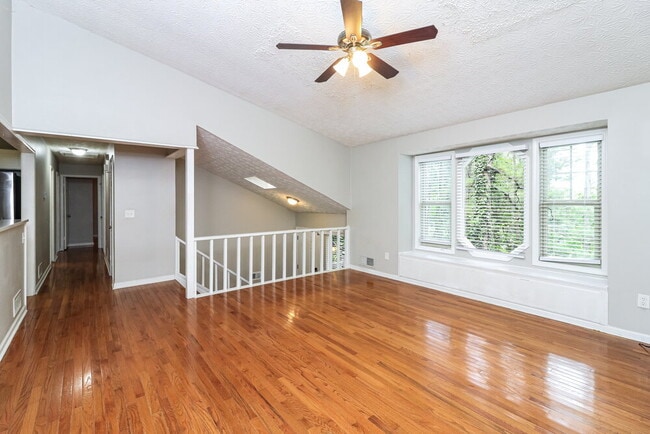 Building Photo - 249 Castleair Dr NE