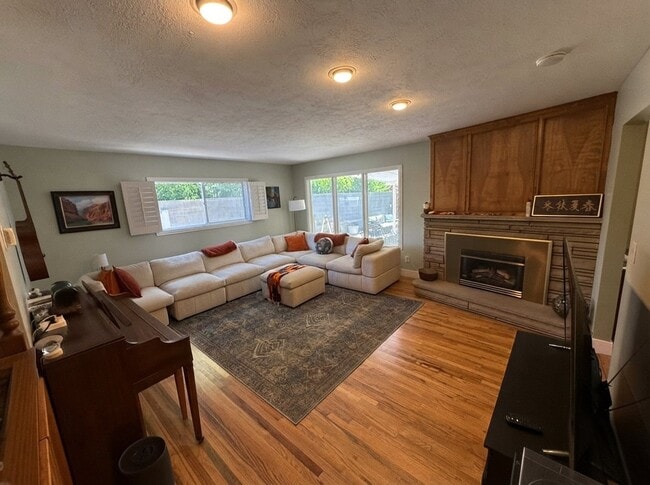 Building Photo - 3759 Alta Loma Dr E