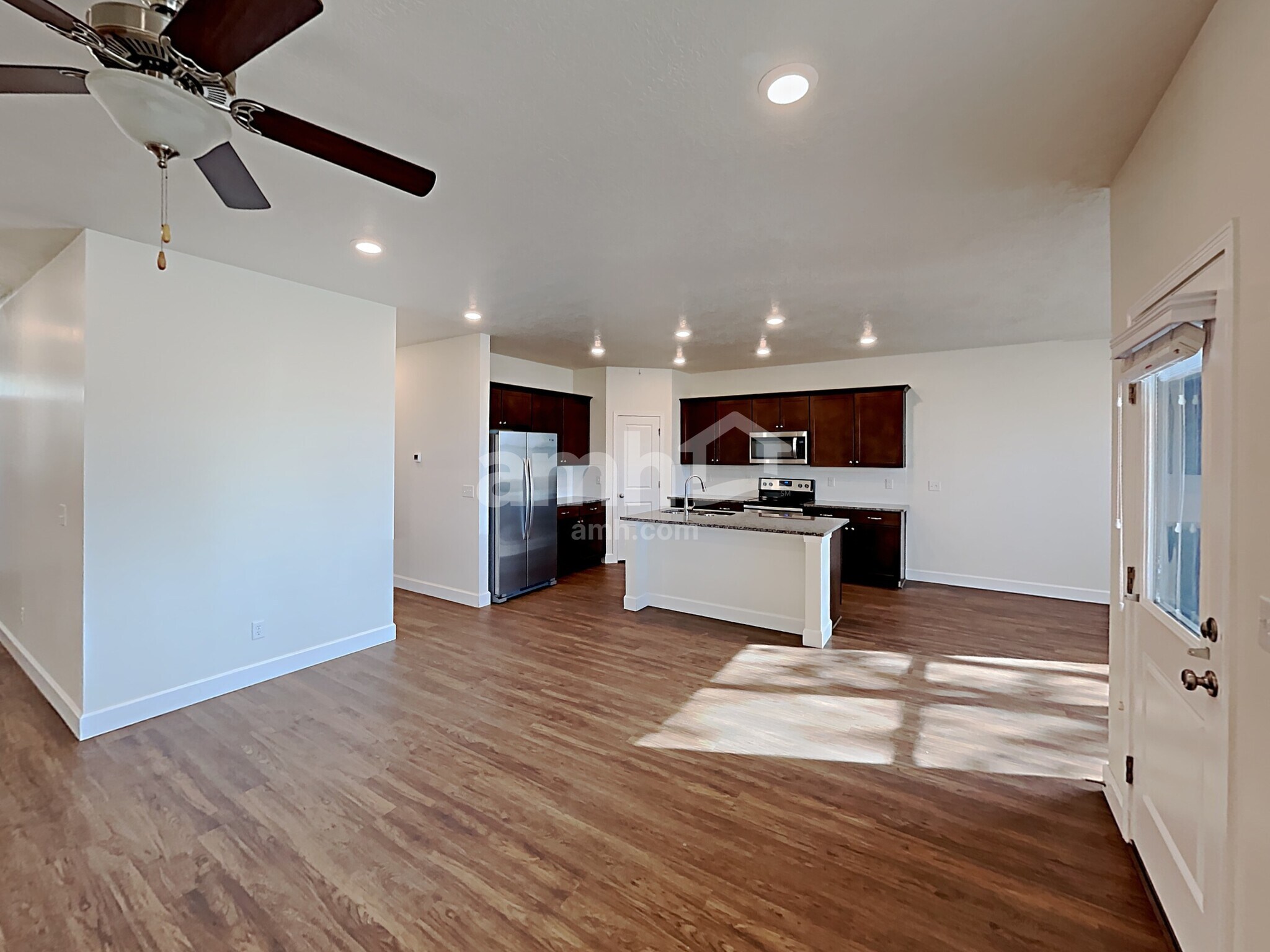 Building Photo - 2992 E S Village Dr