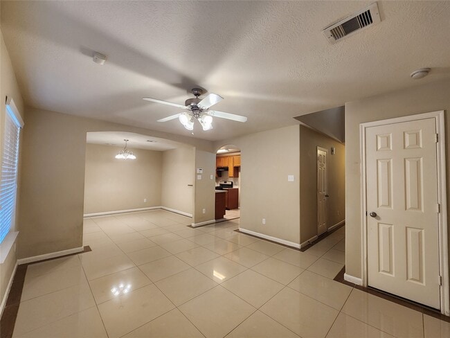 Building Photo - 11111 Valley Kings Dr