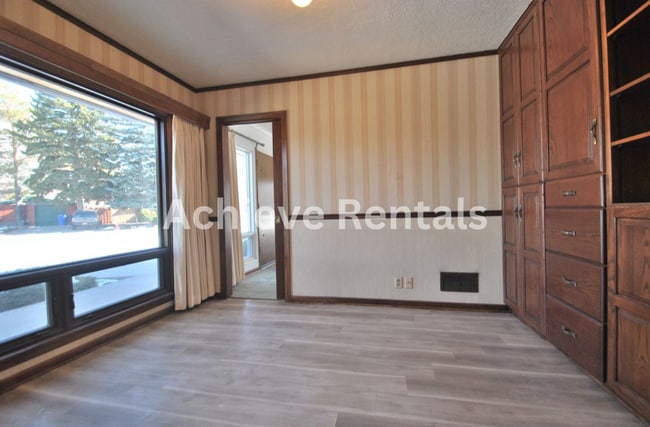 Building Photo - Adventure Meets Convenience in This Logan Home