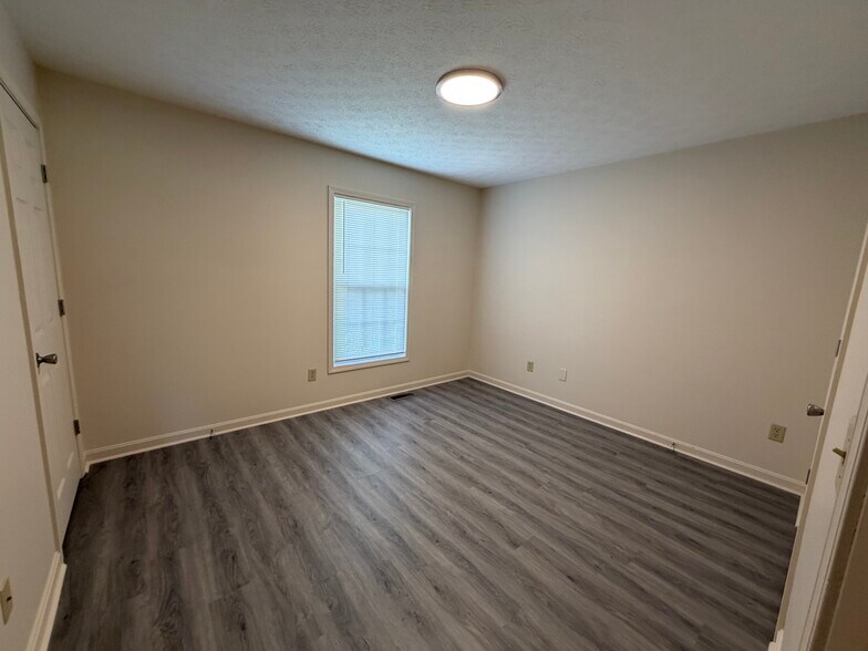 Building Photo - 7016 Autumn Dr