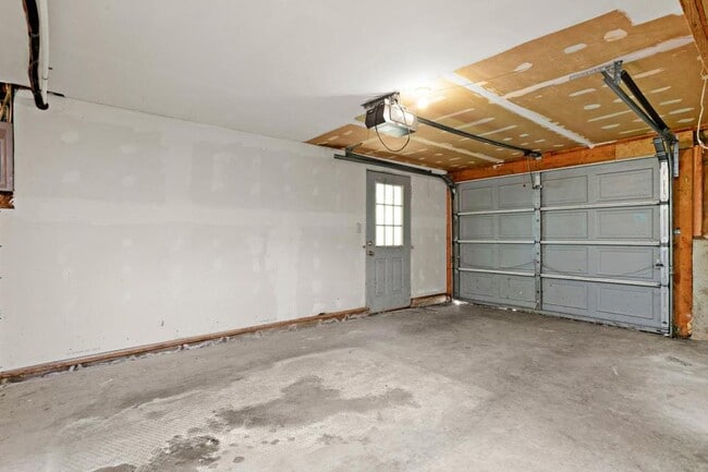 Building Photo - 110A Melanie Ln