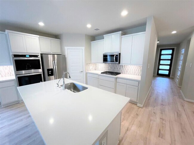 Building Photo - 29243 Pikes Peak Dr