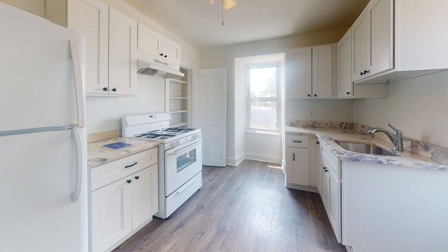 Building Photo - 127 Saude Ave