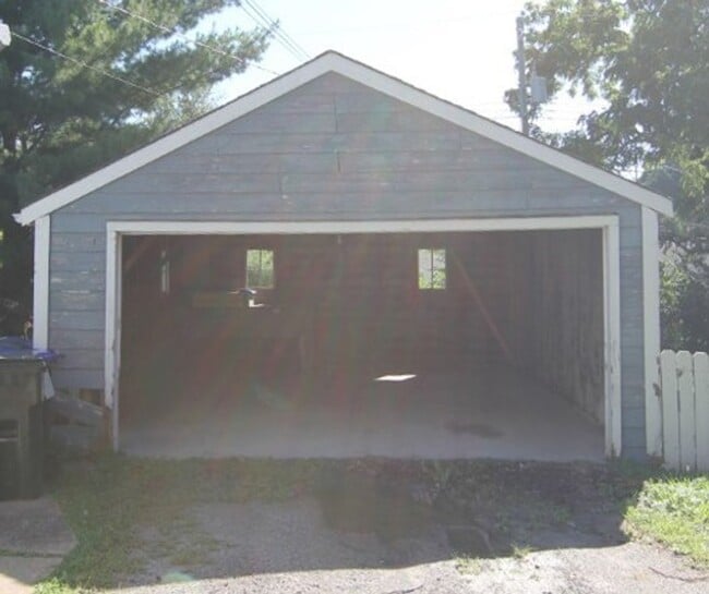 Building Photo - 740 1/2-740 1/2 Sunset St