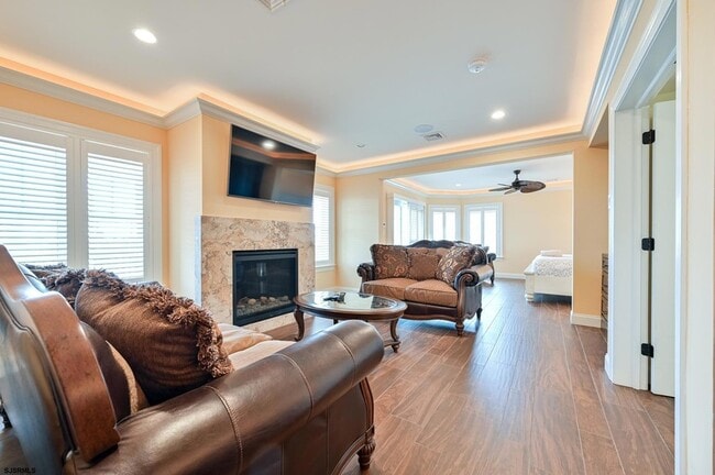 Building Photo - 400 17th St S