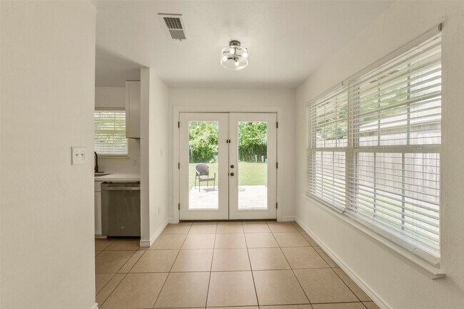 Building Photo - 18147 Dinner Creek Dr