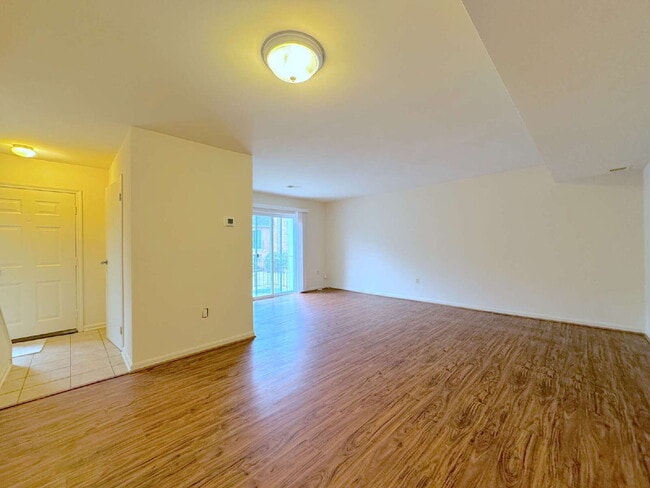 Building Photo - Charming & Modern Annandale Retreat on Conwell Dr