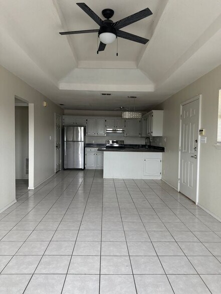 Building Photo - 1802 Oasis Dr