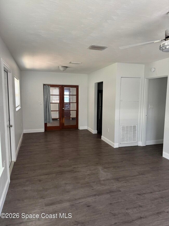 Building Photo - 204 W Alma Dr