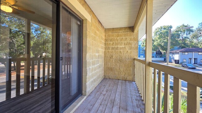 Building Photo - 2 bedroom, 1,5 bathroom townhouse in Mill Run