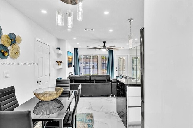 Building Photo - 560 Perviz Ave