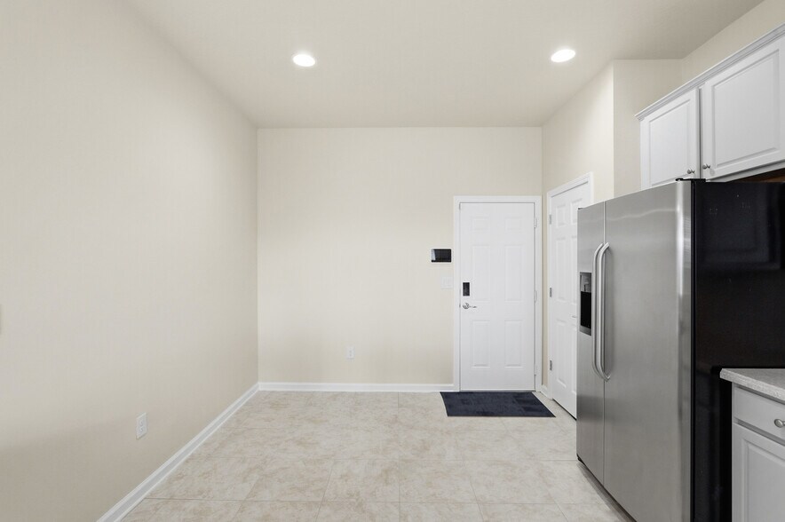 Building Photo - 6280 Autumn Berry Cir