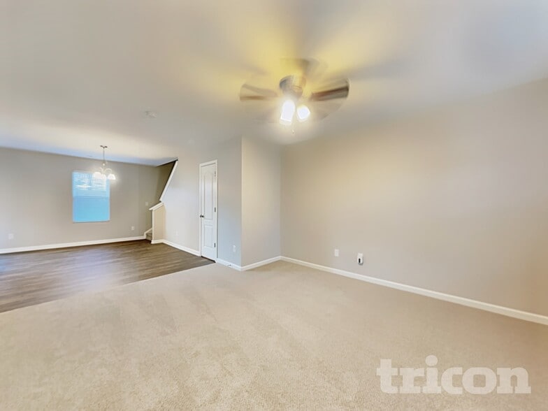 Building Photo - 1517 Waylon Ave