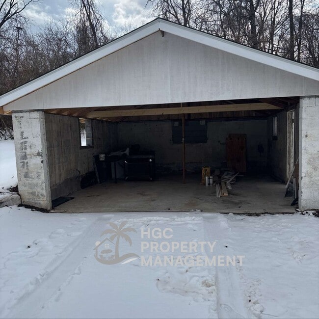 Building Photo - 827 Moore St