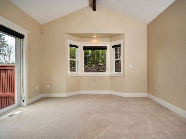 Building Photo - Amazing Kirkland Craftsman