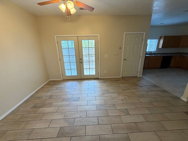 Building Photo - 2-Story Townhome