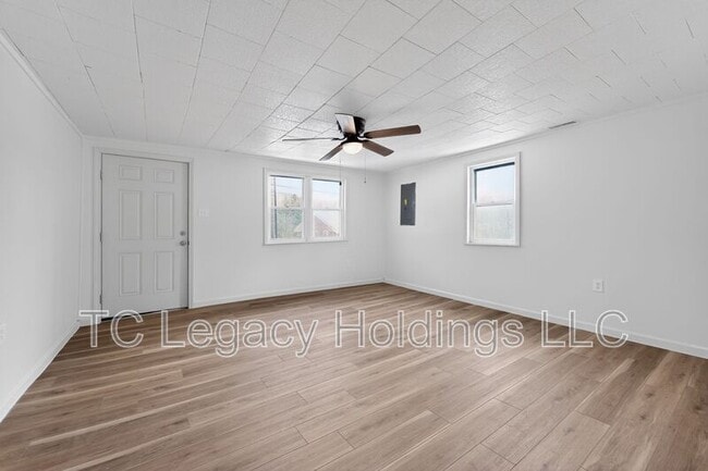 Building Photo - 218 George St