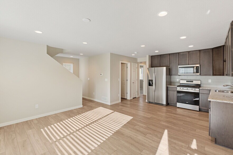 Building Photo - 5748 Thurless Ln