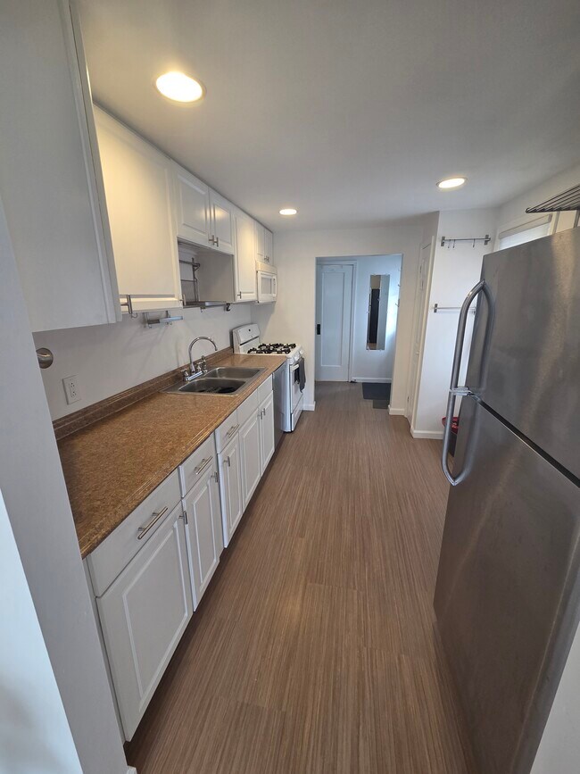 Building Photo - 176 W North St