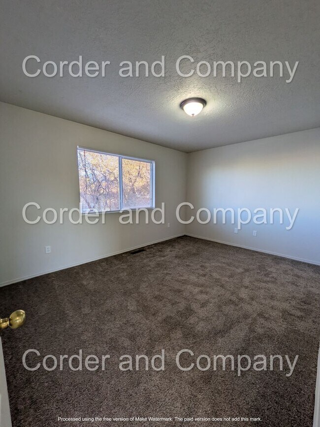 Building Photo - Beautiful & Cozy 3 Bedroom 2.5 Bathroom 1,760 Sq.Ft 2 Story Townhome