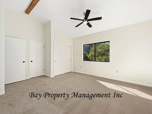 Building Photo - Breathtaking Views from this horse propert...