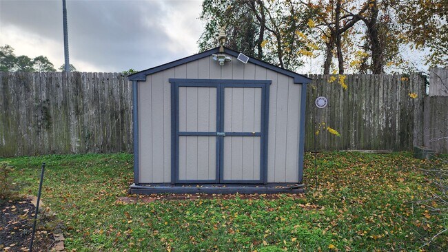 Building Photo - 3911 Falvel Cove Dr