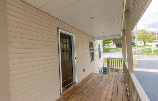 Building Photo - 14 Rowland St