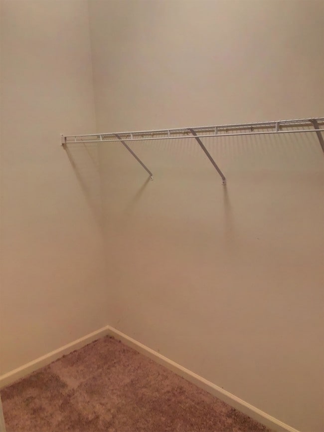 Building Photo - 2907 Blossom Park Drive Southeast