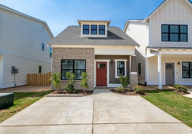 Building Photo - 2 Bedroom Home with Bonus Office/Flex Space!