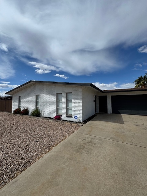 Building Photo - 2222 W Morningside Dr