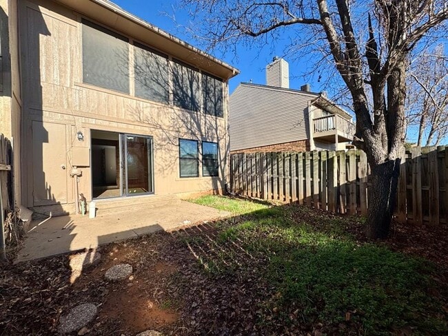 Building Photo - 1622 Windhill Ave